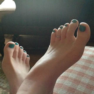 Логотип телеграм канала @footfeetfetish1 — pro-Ножки