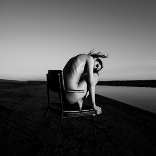 Логотип телеграм канала @happyendingsnude — HAPPYENDINGS.NUDE PHOTOGRAPHER